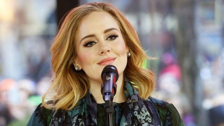 Banyak orang menebak, alasan Adele menurunkan berat badan hingga 44 kg karena perceraiannya dengan Simon Konecki. Ternyata alasannya bukan karena itu, Bunda.