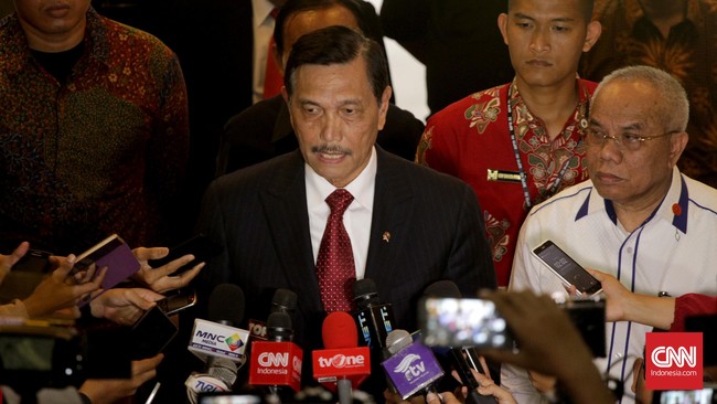 Untuk Chevron dan Exxon Mobile, Luhut Binsar Panjaitan menwarkan proyek Blok East Natuna di Kepulauan Riau dan Blok Masela di Maluku.