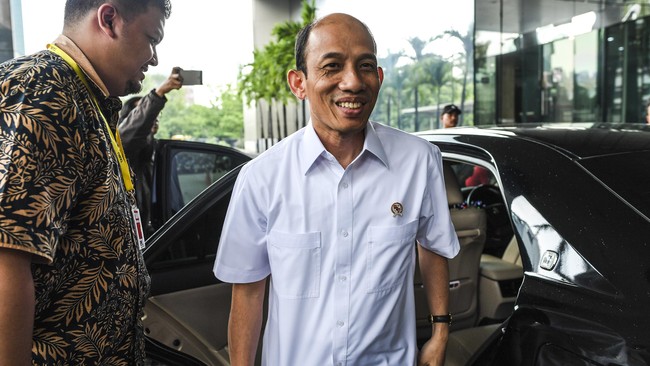 Kemenkumham dalam proses pewarganegaraan Arcandra harus mengumumkan orang yang kehilangan kewarganegaraanya melalui berita negara.