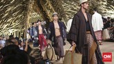 Indonesia dalam 'Kenduri' Edward Hutabarat Edward Hutabarat menggelar pameran multikreatif yang menggabungkan fashion show, instalasi seni, pameran kuliner serta pertunjukan musik.