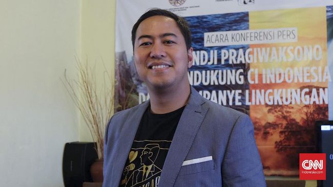 Pandji Pragiwaksono berpendapat Sandi tidak amanah terhadap pilihan warga Jakarta yang berharap dipimpin sampai 2022.