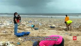 Warga Mumbai Bersihkan Jutaan Ton Sampah di Pesisir Pantai
