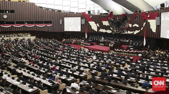 Amendemen UUD 1945, Warga Tolak Pilpres di MPR & Sindir Elite - Vimarsana News
