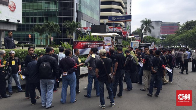Sejumlah mantan karyawan Btel berencana menyiapkan aksi demonstrasi lebih besar setelah manajemen belum bisa memenuhi tuntutan mereka.