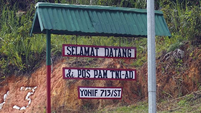 Malaysia Bebaskan Dua Anggota TNI AD yang Langgar Perbatasan Polisi Malaysia membebaskan dua anggota TNI AD yang ditahan di perbatasan Kuching, Sarawak.