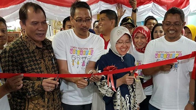 PT Telkom Indonesia sebagai BUMN PIC dan 5 BUMN Co-PIC resmikan TPA di Pasar Wonokromo Surabaya untuk memperingati HUT RI KE 71