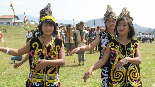 Selain budaya, Kaltara menyimpan potensi wisata alam yang beragam, dari lembah sampai pantai. Para musisi itu diminta untuk mempromosikannya.