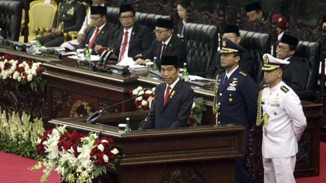 Jokowi Gelontorkan Dana Perlindungan Sosial Rp419 T pada 2021 Jokowi gelontorkan anggaran perlindungan sosial Rp419,3 triliun pada 2021 mendatang untuk mempercepat proses pemulihan masalah sosial dan reformasi sistemnya.
