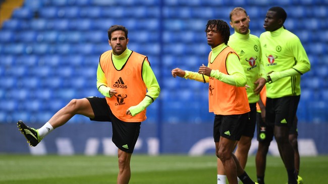 Gelandang Chelsea, Cesc Fabregas, dilaporkan telah menghubungi Presiden Real Madrid Florentino Perez untuk membahas kemungkinan hijrah ke Bernabeu.
