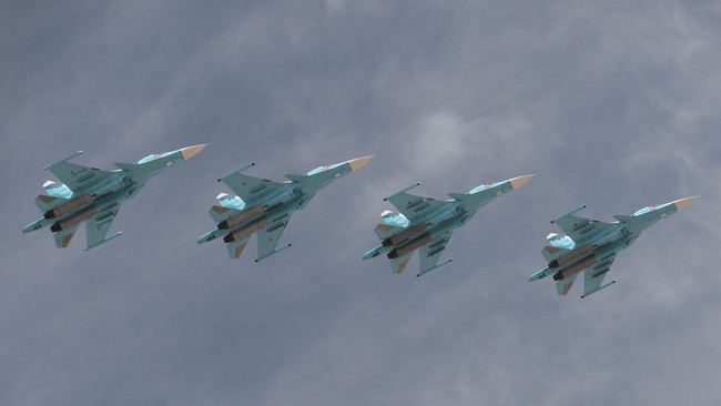 Jet tempur Rusia untuk pertama kalinya mengebom target militan di Suriah dari pangkalan udara di wilayah Iran.