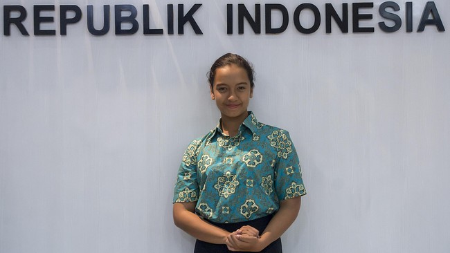 Gloria Natapradja Hamel menghadap Presiden Jokowi usai pelaksanaan upacara pengibaran bendera dalam acara Peringatan Kemerdekaan Indonesia pada hari ini.