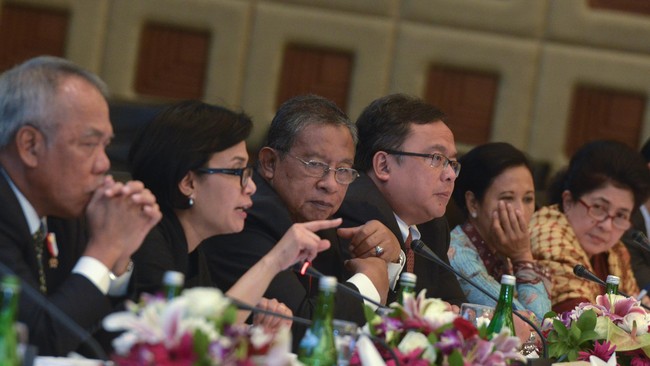 Pencapaian target ekonomi Jokowi-JK diwarnai bongkar pasang menteri. Lambannya eksekusi kebijakan ditambah kapasitas fiskal yang terbatas menjadi penghambat.