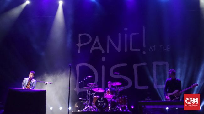 Brendon Urie mengungkapkan dirinya kerap merasa cemas saat berada di tengah keramaian, khususnya di dalam ruang tertutup seperti elevator.
