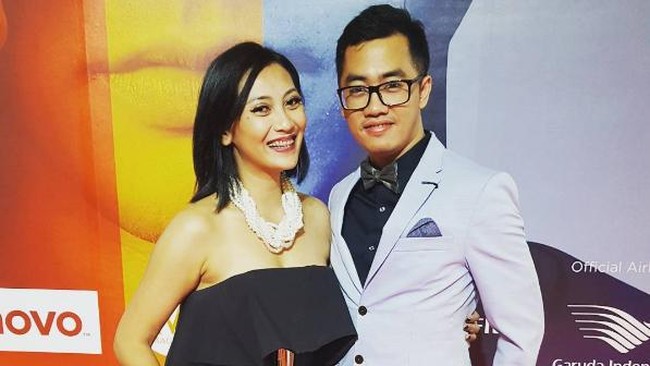 "Kami kaget banget. Sempat mikir-mikir juga, waktunya sudah mepet. Dan kami juga tidak mau main-main saat persiapannya," ujar Dennis Adishwara.