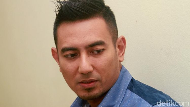 Rio Febrian tak sempet bertemu sang mama sebelum meninggal. Dia mencurahkan kesedihan hatinya.