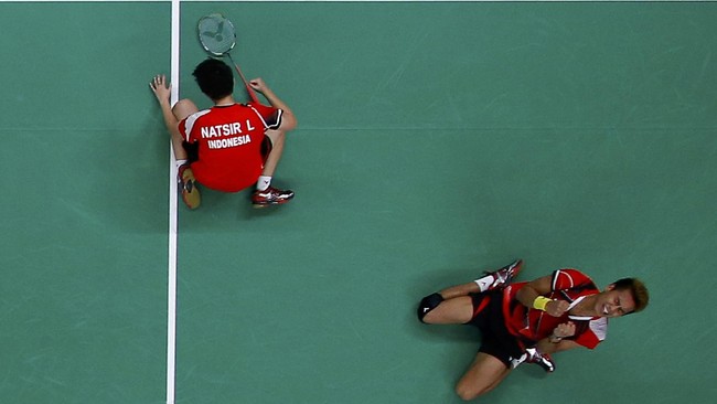 Ketika Owi/Butet bertekuk lutut meneriakkan kegembiraan mereka usai menang di final Olimpiade 2016, bukan hanya mereka saja yang bahagia.