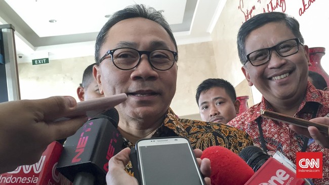 Partai Amanat Nasional mengisyaratkan bakal mengikuti langkah politik PDI Perjuangan pada Pilkada DKI Jakarta 2017.