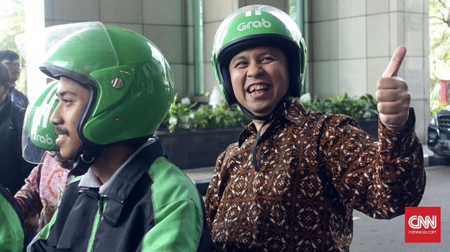 Rencana balik nama STNK merupakan salah satu dari tiga amanat Peraturan Menteri Nomor 32 Tahun 2016 yang ditentang sejumlah pengemudi taksi online.