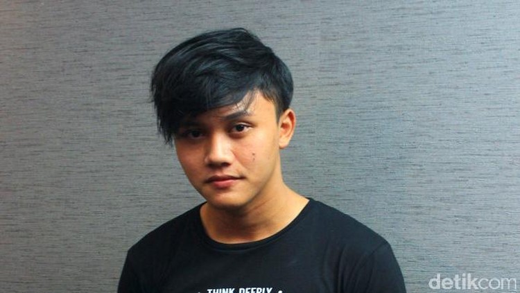 Setiap anak pasti ingin mendoakan yang terbaik untuk ibunda tercinta, begitu pula Rizky Febian.