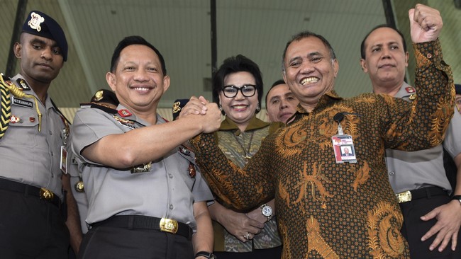 Setelah memberitahu KPK perihal cenderamata untuk Kapolri Tito Karnavian, kepolisian akan memajang pedang emas dari Dubes Arab Saudi di museum Polri.