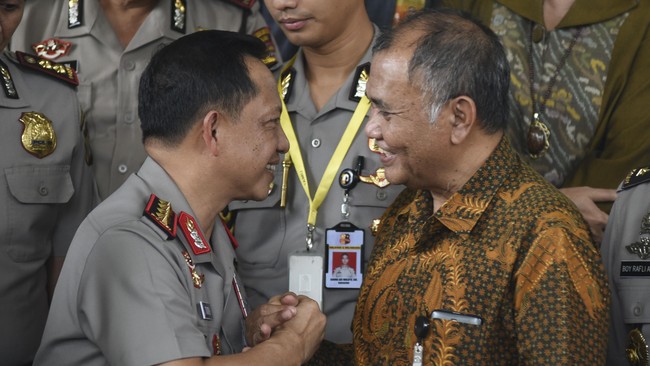 Investigasi bersama Polri dan KPK atas sejumlah kasus korupsi dapat berupa perbantuan personel dan anggaran.