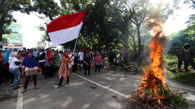 Sengketa tanah di Sari Rejo, Medan, membuat warga dan prajurit Angkatan Udara berhadapan. Panglima TNI Jenderal Gatot minta maaf. Investigasi digelar.