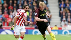 ManCity Menang Besar di Kandang Stoke City