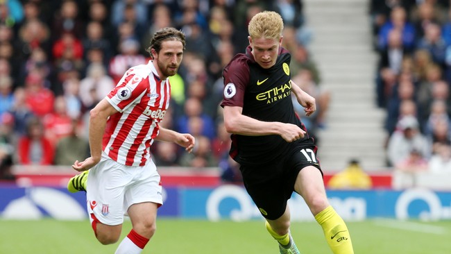Sergio Aguero dan Nolito menjadi pahlawan gol kemenangan Manchester City atas tuan rumah Stoke City 4-1.