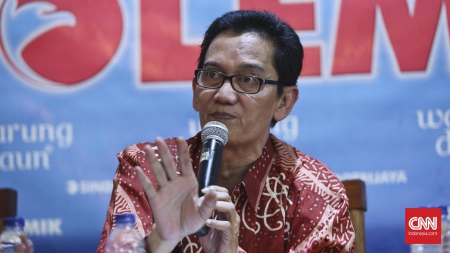 Pengamat ekonomi energi mengkritik pernyataan Menteri Luhut soal BBM subsidi akan dibatasi mulai 17 Agustus.
