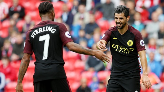 Pep Guardiola mengaku sebagai manajer yang beruntung setelah Manchester City melumat Stoke City 4-1 pada lanjutan Liga Primer Inggris.