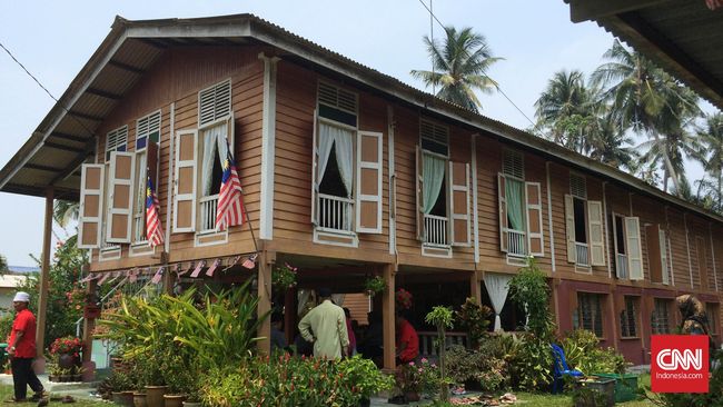 Kampung Endah di Selangor, Malaysia, punya nuansa Jawa yang begitu kental. Wajar saja, karena penduduknya merupakan keturunan penduduk asli Pulau Jawa.