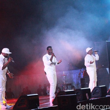 Lirik Lagu On Bended Knee - Boyz II Men