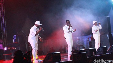 img-title Lirik Lagu On Bended Knee - Boyz II Men