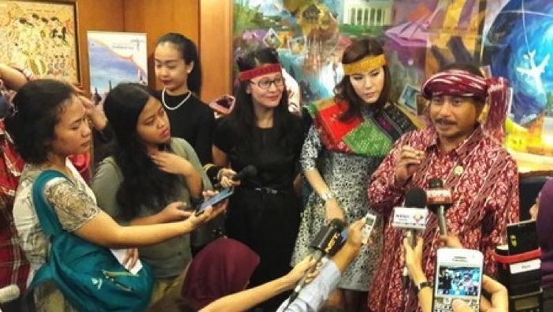 Ketenaran ulos yang sudah mendunia itu akan kembali heboh di Karnaval Kemerdekaan Pesona Danau Toba