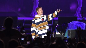 Justin Bieber dan Sofia Richie Sama-sama Gandeng Orang Lain