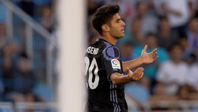 Winger Marco Asensio mendapat pujian dari pelatih Real Madrid, Zinedine Zidane, setelah tampil gemilang pada laga debutnya bersama El Real di La Liga.