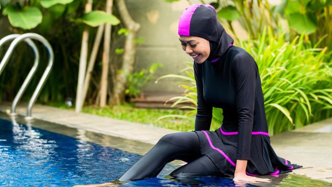 Dua wanita Inggris merasa dipermalukan pasca diminta meninggalkan kolam renang di Portugal karena mengenakan burkini.
