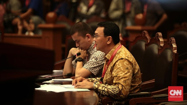 Advokat Cinta Tanah Air meminta Gubernur DKI Jakarta Basuki Tjahaja Purnama tidak menggunakan fasilitas negara saat menghadiri sidang di Mahkamah Konstitusi.