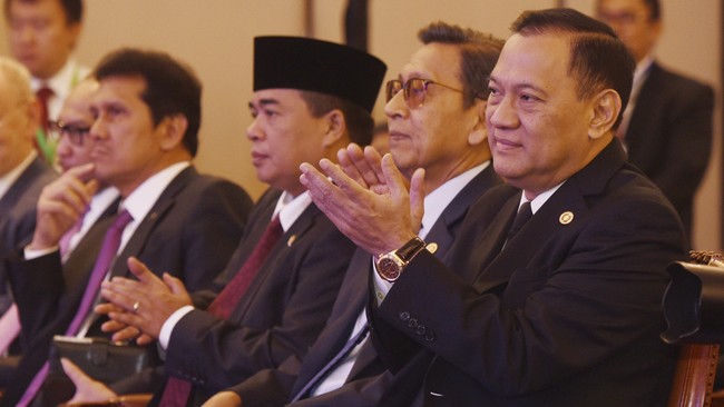 Sebelumnya, Sri Mulyani menyatakan pemerintah perlu waspada melihat capaian deflasi Agustus. Pasalnya, hal itu menandakan pelemahan daya beli masyarakat.