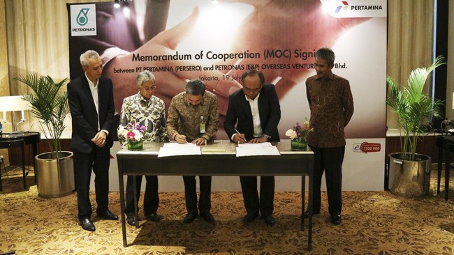 Selain membuat kerjasama eksplorasi dan produksi, Petronas juga mengajak Pertamina mendiskusikan potensi jual-beli LNG.