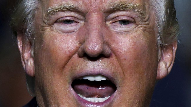 Pendeta Green Timmons menginterupsi pidato Donald Trump di gerejanya untuk menghindari agar capres AS itu tidak melontarkan pernyataan melawan Clinton.