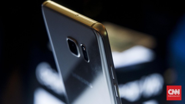 Kementerian Perhubungan merilis surat edaran kepada badan usaha angkutan udara yang melarang pemakaian Samsung Galaxy Note 7 demi keselamatan perjalanan udara.
