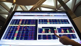 IHSG Diramal Lanjutkan Pelemahan Hari Ini