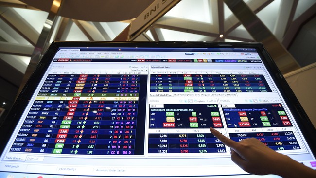 OJK masih harus mengkaji untung-rugi dari usulan BEI agar aturan harga batas bawah saham dihapuskan dari level Rp50 saat ini.