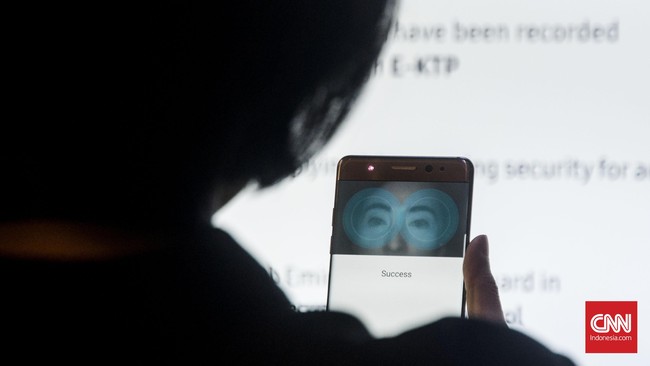 Jika Samsung tak mengatasi cacat baterai Galaxy Note 7 dengan cepat, itu berarti membiarkan iPhone jumbo baru melaju tanpa perlawanan berarti.
