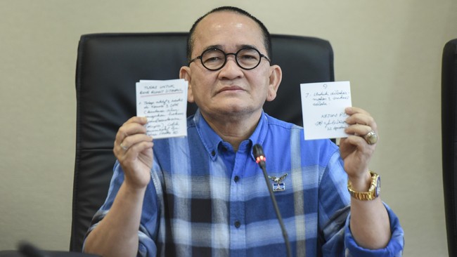 PDIP menyatakan tak pernah menawarkan Ruhut Sitompul untuk menjadi kader 'banteng' dan Ruhut masih berstatus kader Demokrat.