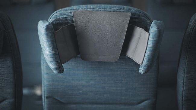 Demi kenyamanan penumpang, maskapai penerbangan Cathay Pacific meluncurkan desain kursi dengan fitur baru yang dilengkapi bantal leher.