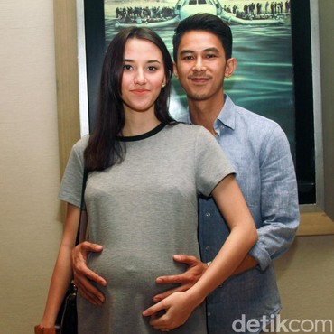 Selamat, Fandy Christian Umumkan Istri Hamil Anak Ketiga