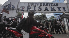 Pelantikan Rektor Trisakti Berujung Ricuh