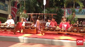 Saat Siswa JIS Unjuk Kebolehan Memainkan Gamelan